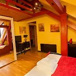 Chambres D'hotes Le Loft 13 Bed & Breakfast *